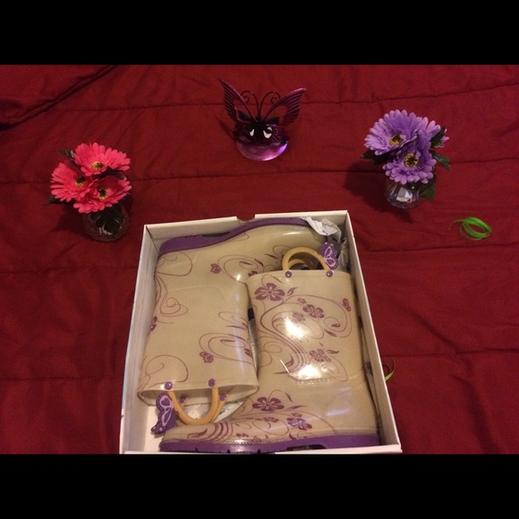 Rain boots - Picture 1 of 8